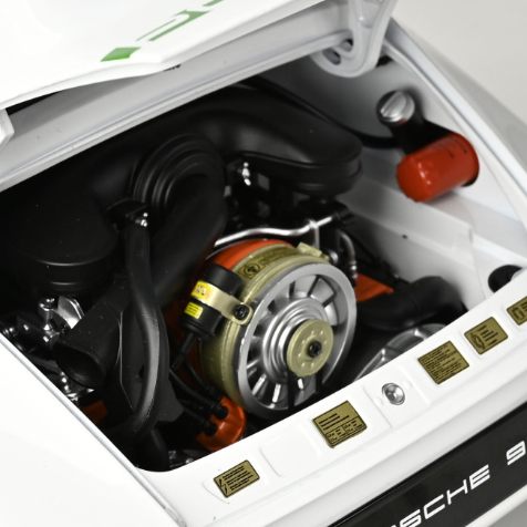 IXO 1/8 scale Porsche 911 Carrera kit IXO 1/8 scale Porsche 911 Carrera kit