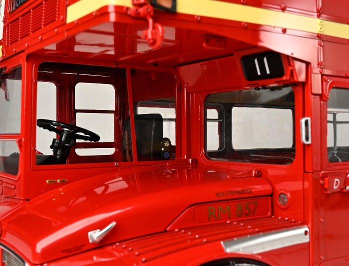 IXO 1/12 scale London Routemaster Bus kit IXO 1/12 scale London Routemaster Bus kit