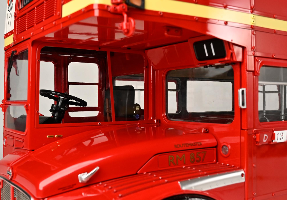 IXO 1/12 scale London Routemaster double decker bus kit