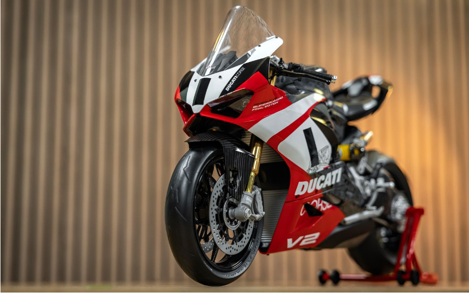 Pocher Ducati Panigale V2 Superquadro Final Edition HK124 1/4 scale kit