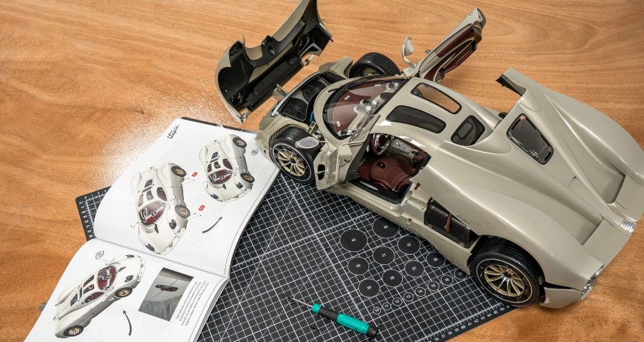 Pocher Pagani Utopia 1/8 scale  kit HK120 Pocher Pagani Utopia 1/8 scale  kit HK120